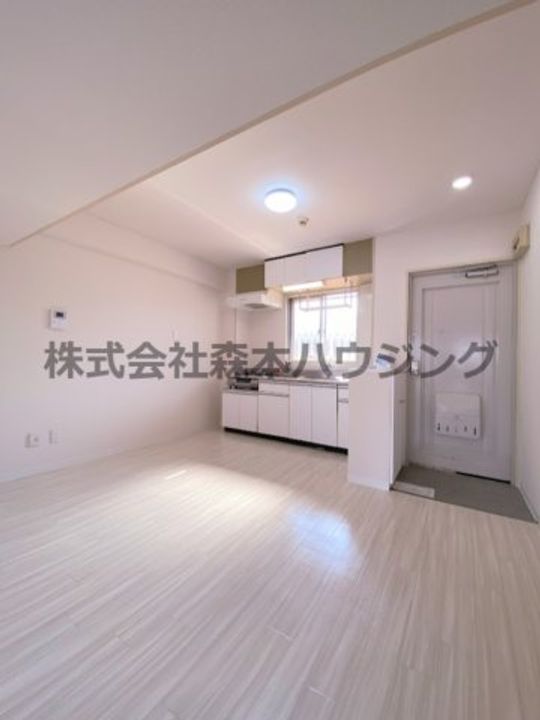 GM藤田町EAST 403の居間