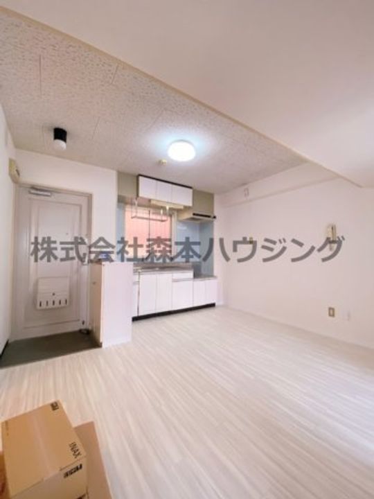 GM藤田町EAST 304の居間