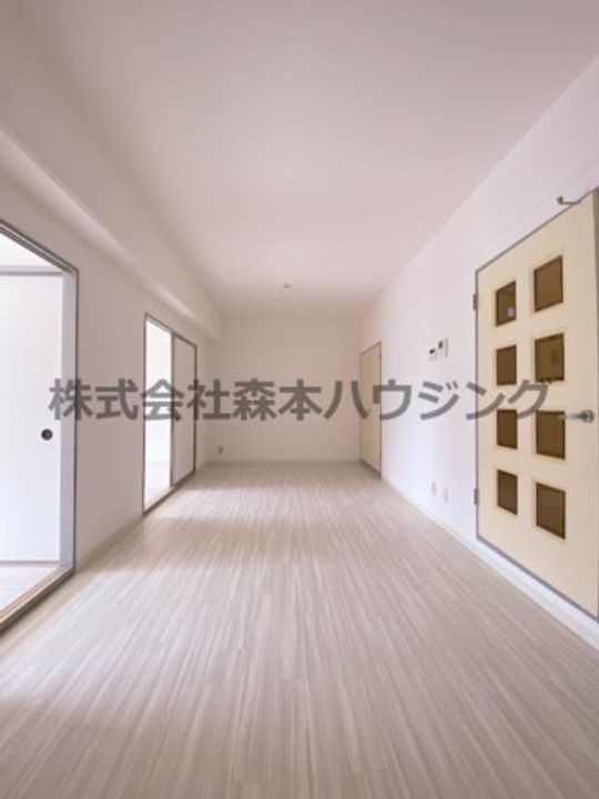 サンライト星ヶ丘 208の居間