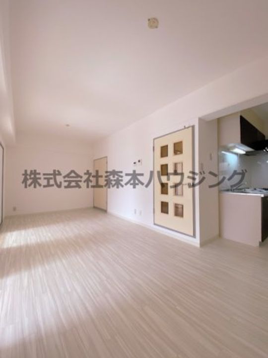 サンライト星ヶ丘 208の居間