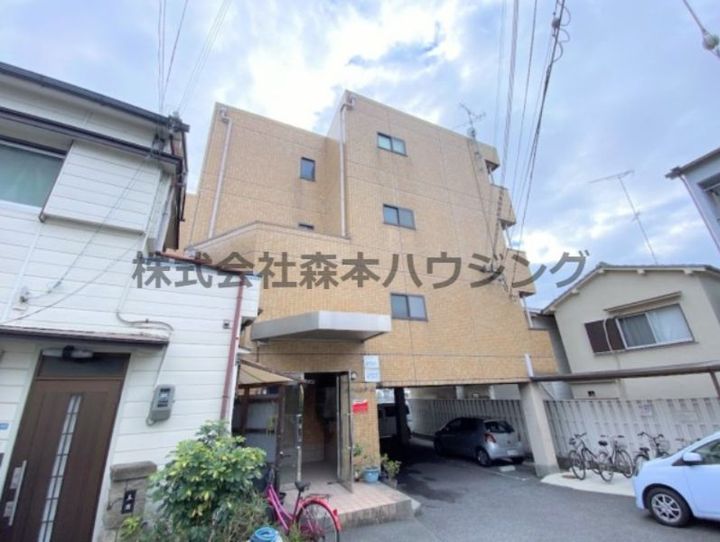 カサベルデ一柳 306の外観