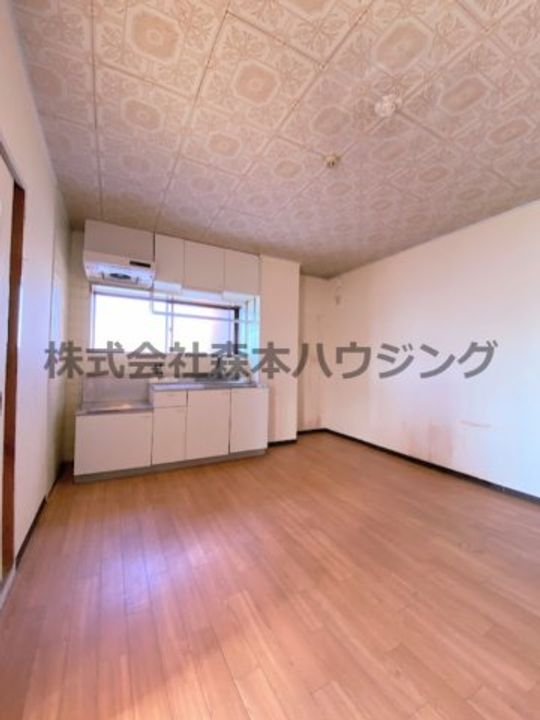 サンエス原田 301の居間