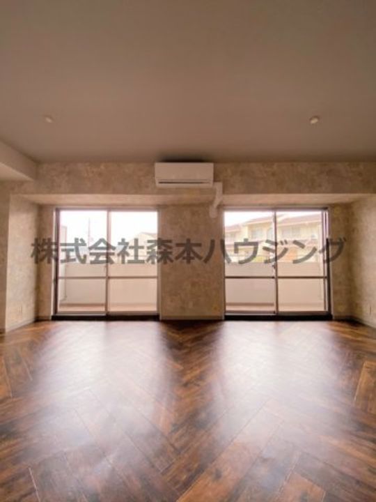 PHOENIX CORT交野Ⅱ 202の居間