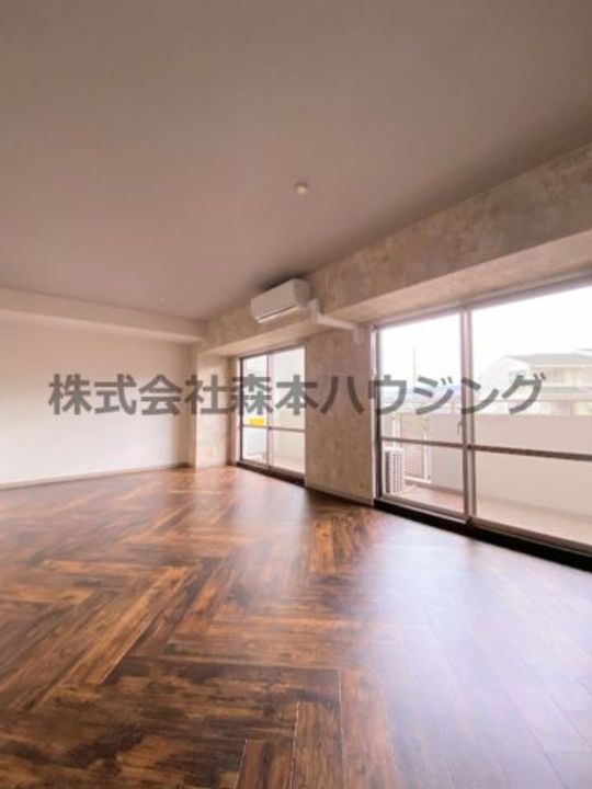 PHOENIX CORT交野Ⅱ 202の居間