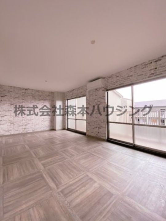 PHOENIX COURT 交野Ⅰ 606の居間