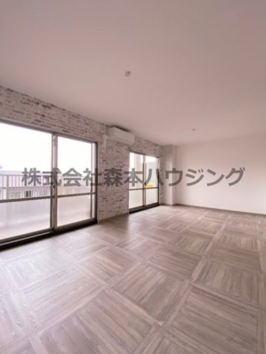 PHOENIX COURT 交野Ⅰ 606の居間