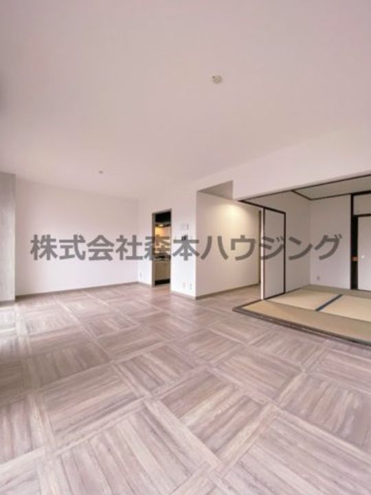 PHOENIX COURT 交野Ⅰ 606の居間