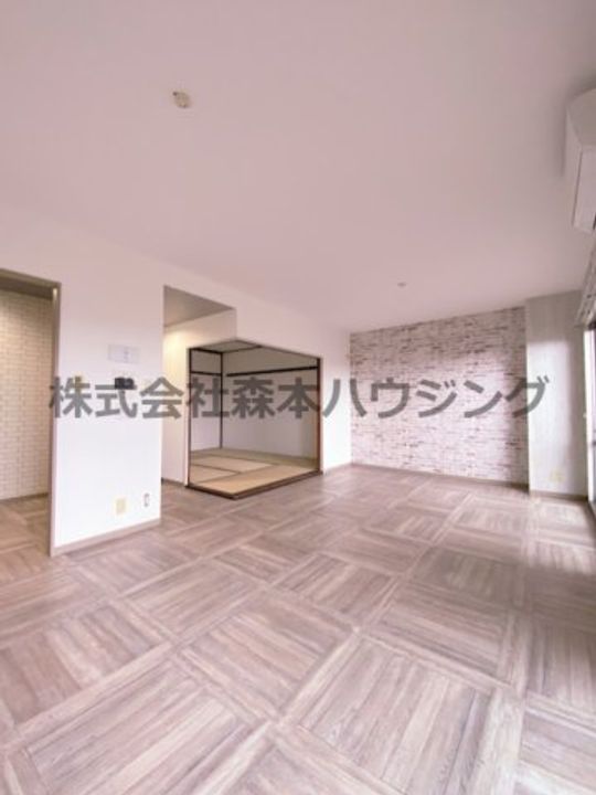 PHOENIX COURT 交野Ⅰ 606の居間