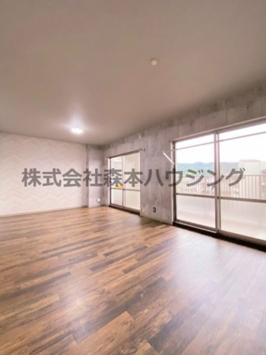 PHOENIX COURT 交野Ⅰ 602の居間