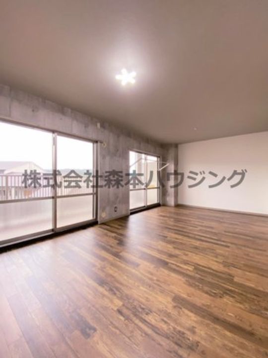 PHOENIX COURT 交野Ⅰ 602の居間