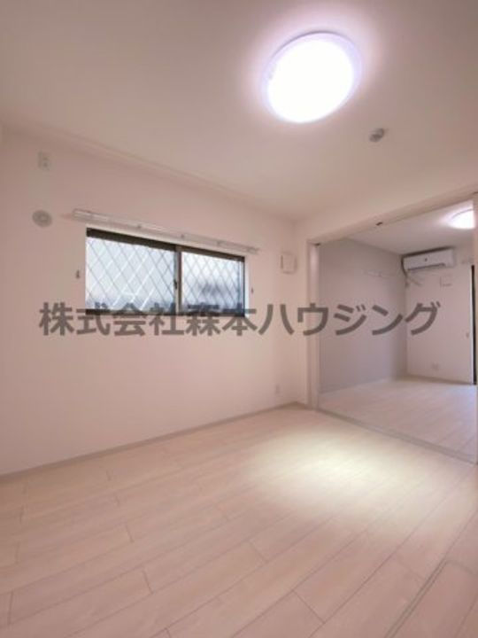 リプライネ中楠 207の居間