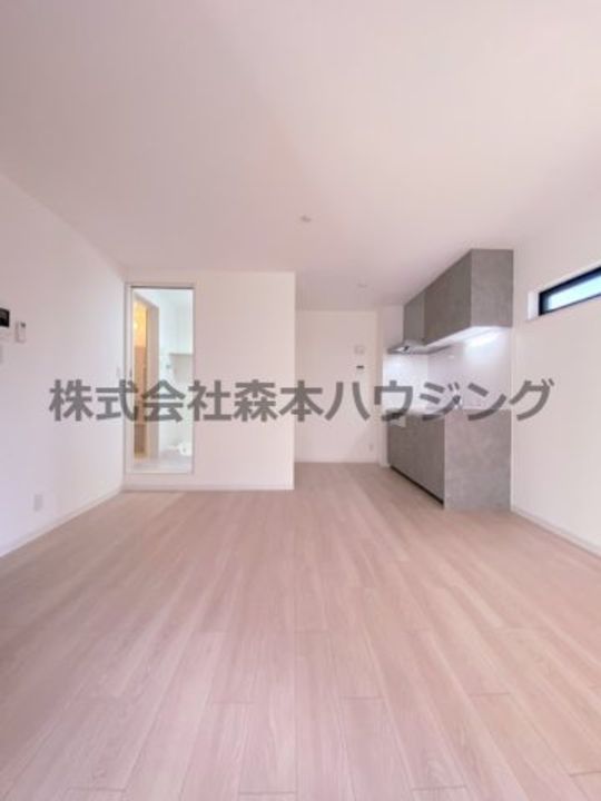 ピレーネ中野本町 202の居間