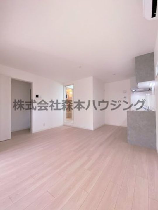 ピレーネ中野本町 202の居間