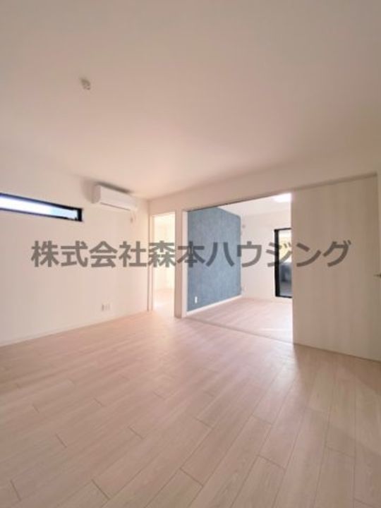 ピレーネ中野本町 202の居間