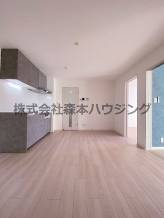 ピレーネ中野本町 301の居間