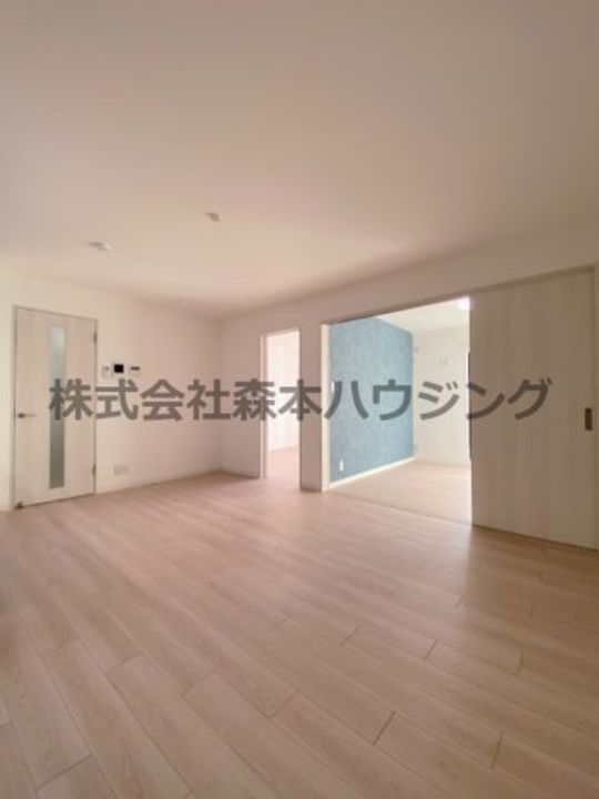 ピレーネ中野本町 301の居間