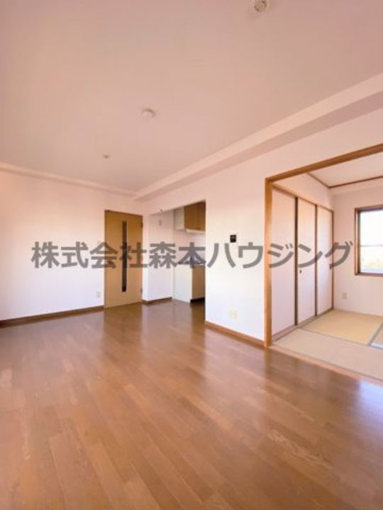 サニーコート石橋 402の居間