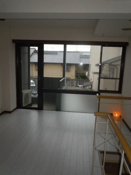 ヴェルビュ二条城東の居間