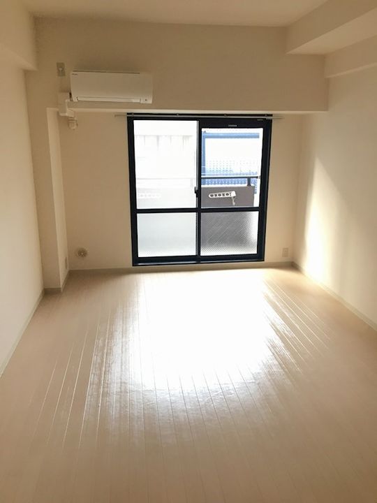 サンシティ四条西洞院の居間