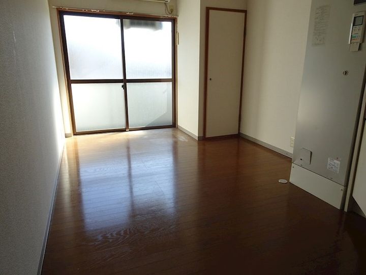 STEP RIGHT UPの居間