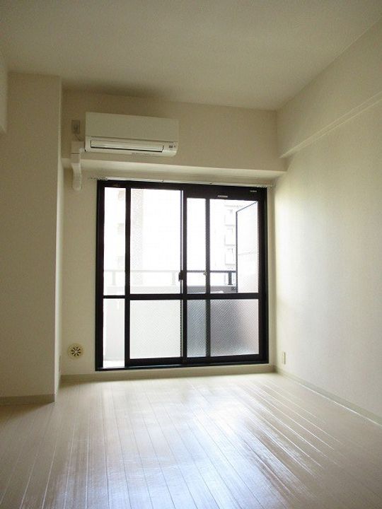 サンシティ四条西洞院の居間