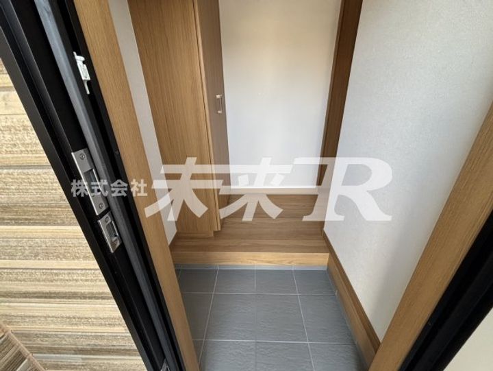 Fiore TomihisaB1の玄関