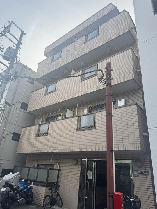 第10オカダビル401の外観