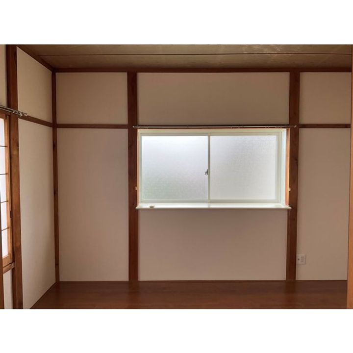 ハイツ下原A棟の居間