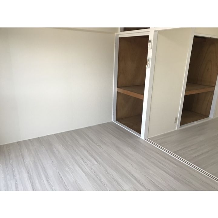 第一ハイム山下の居間