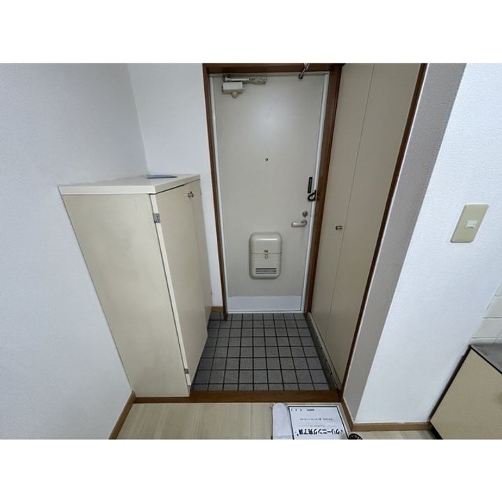 メゾンド貝塚の玄関