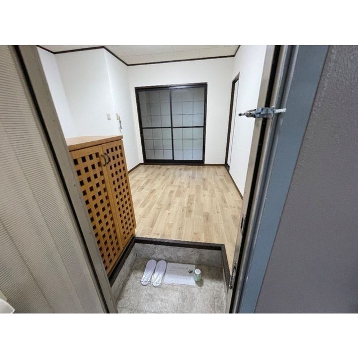 フォーブル綿貫1号棟の玄関