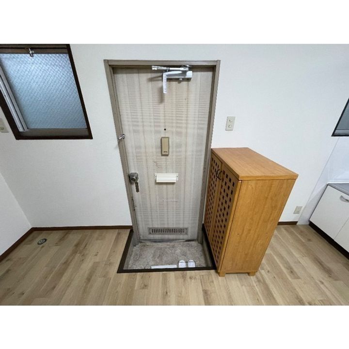 フォーブル綿貫1号棟の玄関