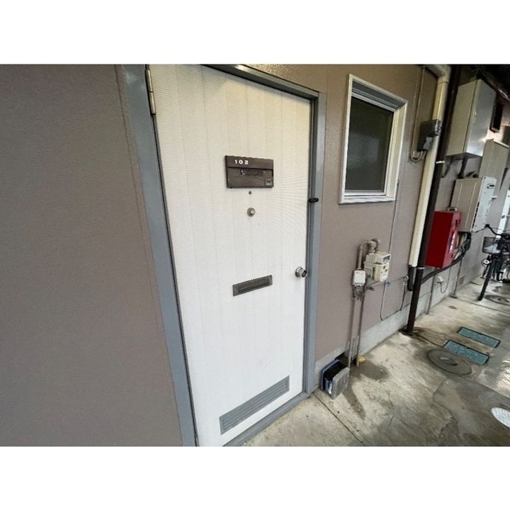 フォーブル綿貫1号棟の玄関