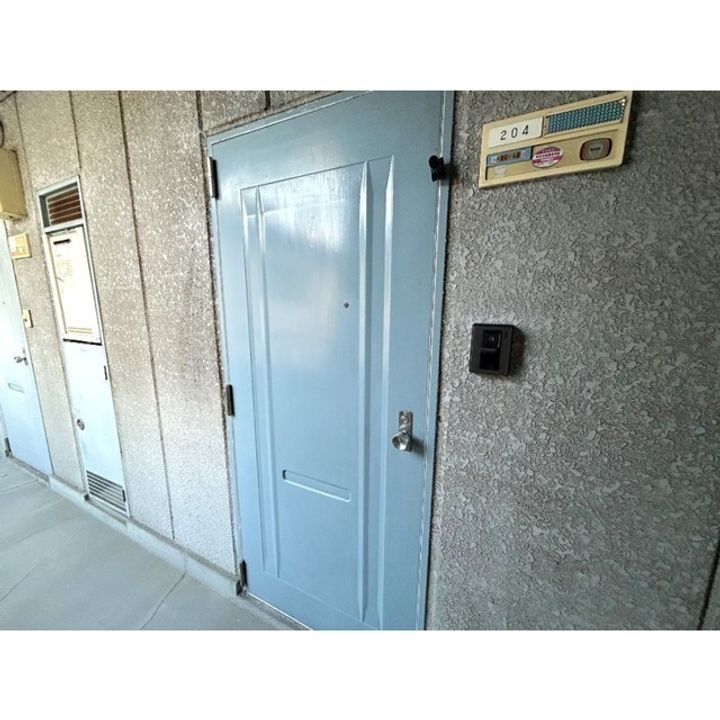 エム・アールコーポ204の玄関