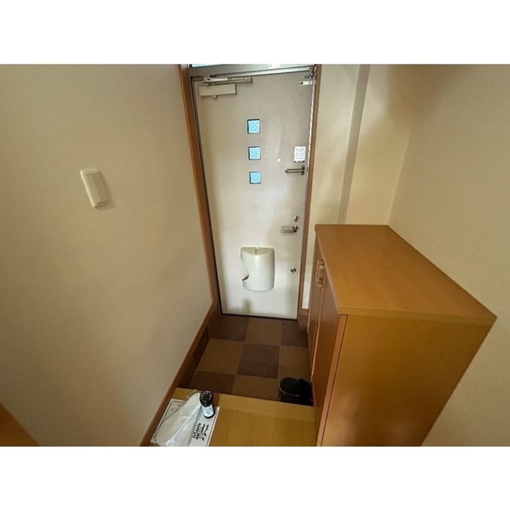 アーバングレース参番館103の玄関