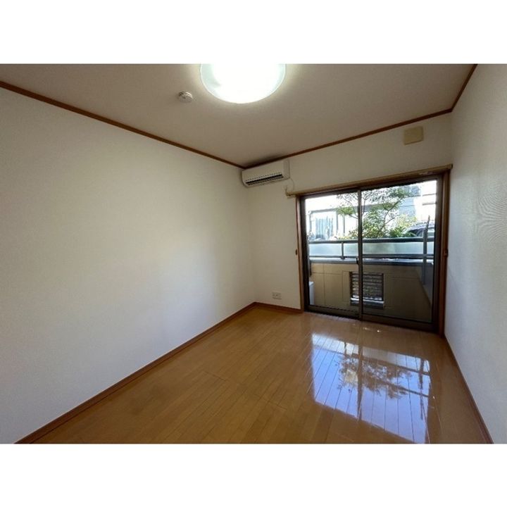 アーバングレース参番館103の居間