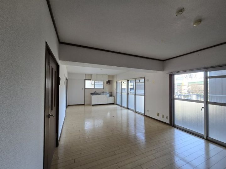 三洋ビルの居間