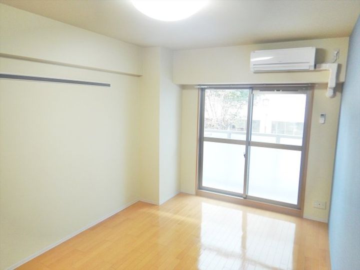 リアライズ今池(旧ニッコーテラス)の居間