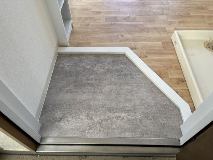 岩井橋ロイヤルハイツの玄関