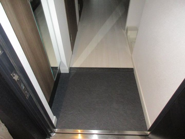 プレサンス広小路通葵の玄関