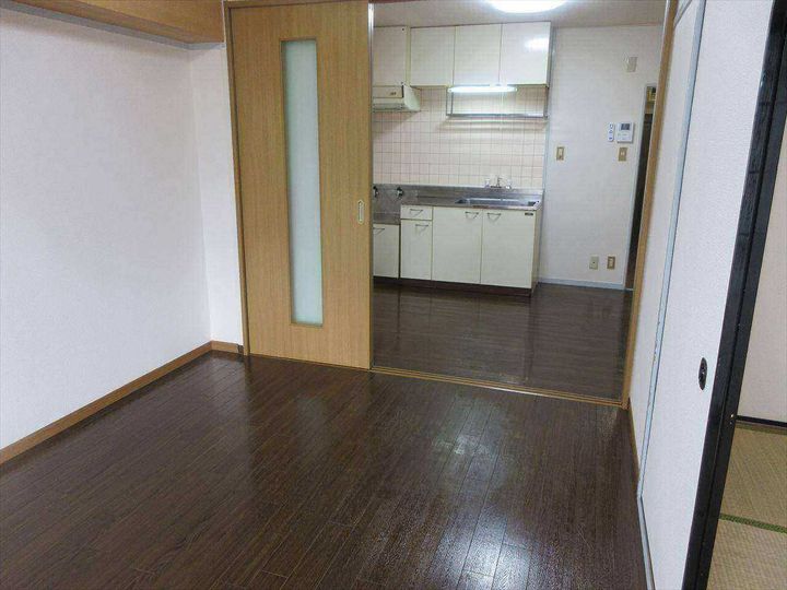 シティアーク新栄の居間