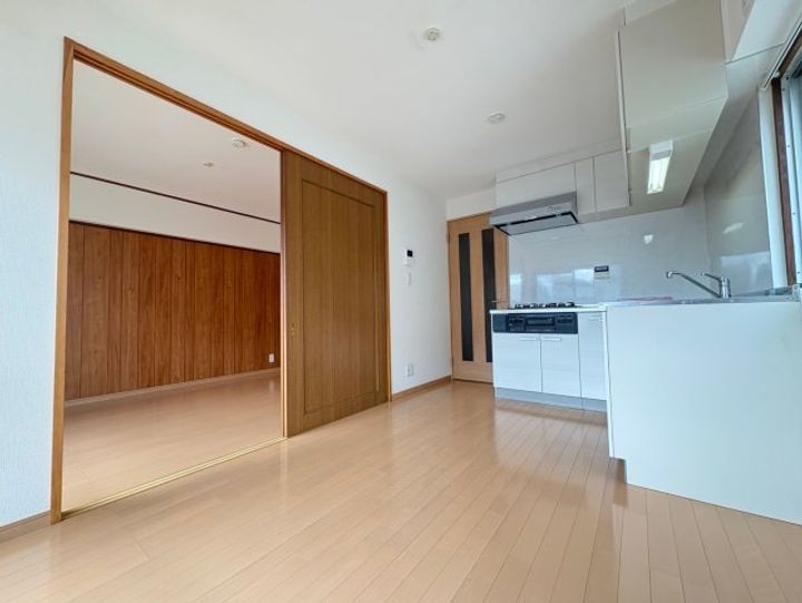 岡部ビルの居間