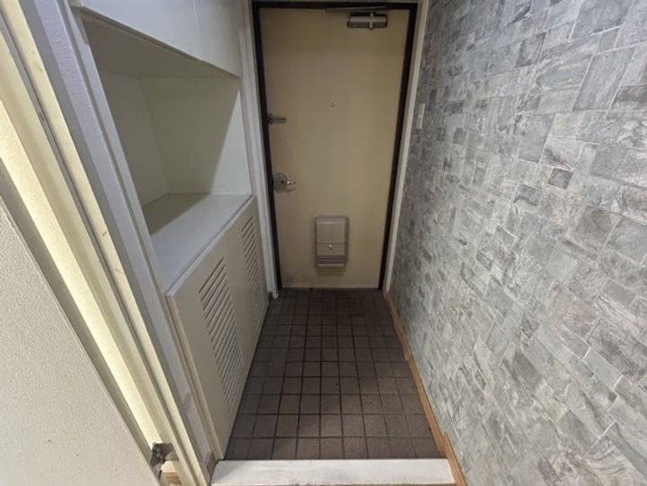 サンシティ瓦町の玄関