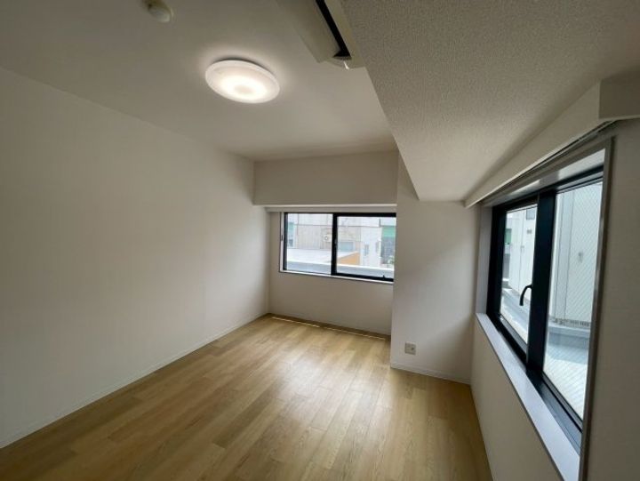 麦島建設本社ビルの内装