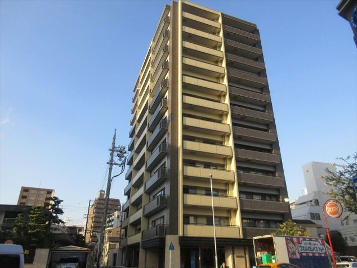 アーデン泉プレミアの外観