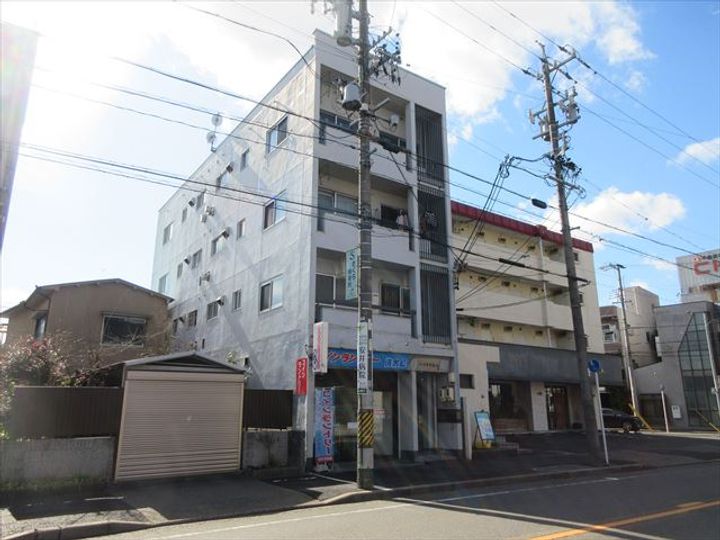 ハイネス桜山の外観