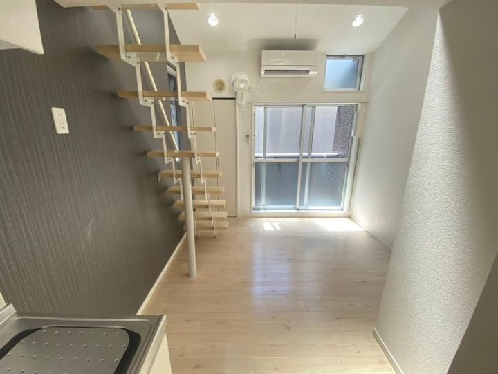 グランドステージ新栄の居間