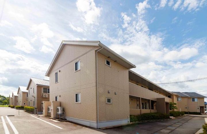 富山県砺波市鍋島(アパート)の賃貸物件の外観