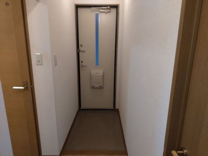富山県射水市戸破(アパート)の賃貸物件の玄関