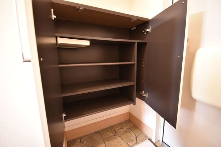 富山県高岡市関大町(アパート)の賃貸物件の玄関